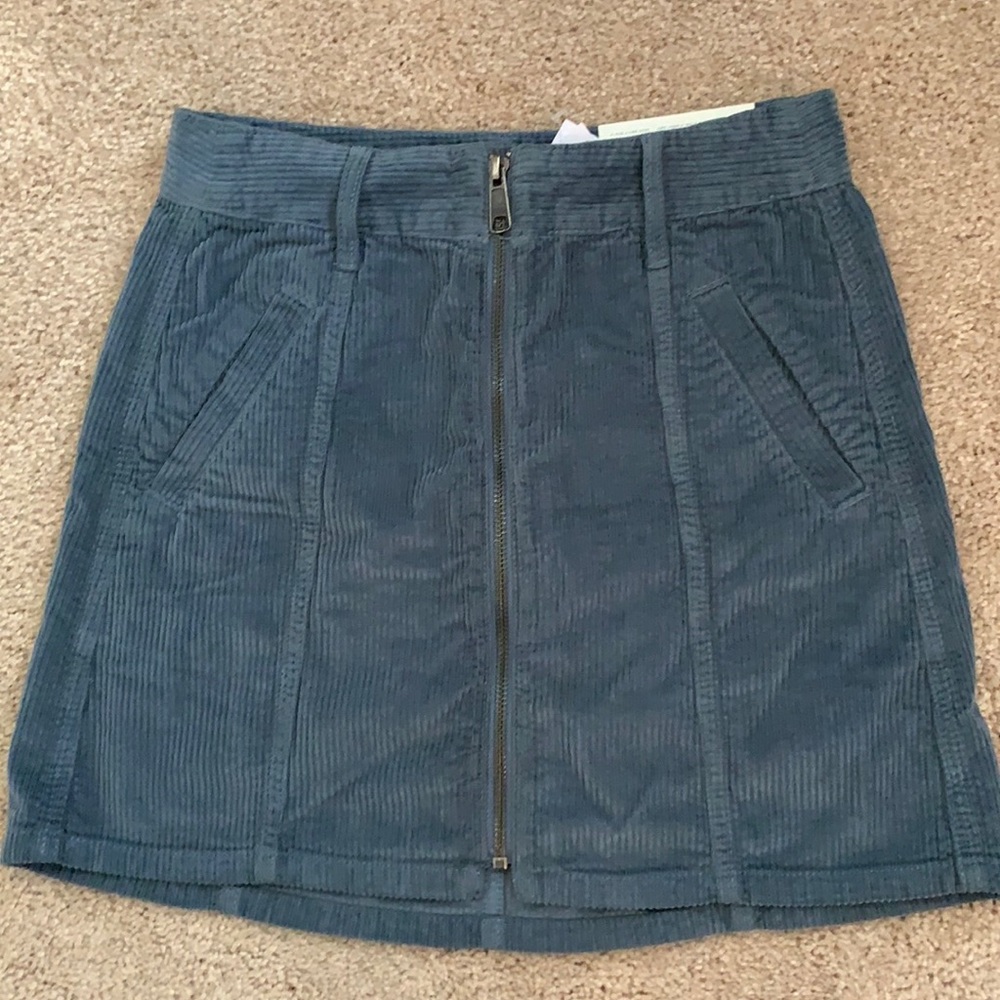 NWT AMERICAN EAGLE CORDUROY SKIRT SZ 00